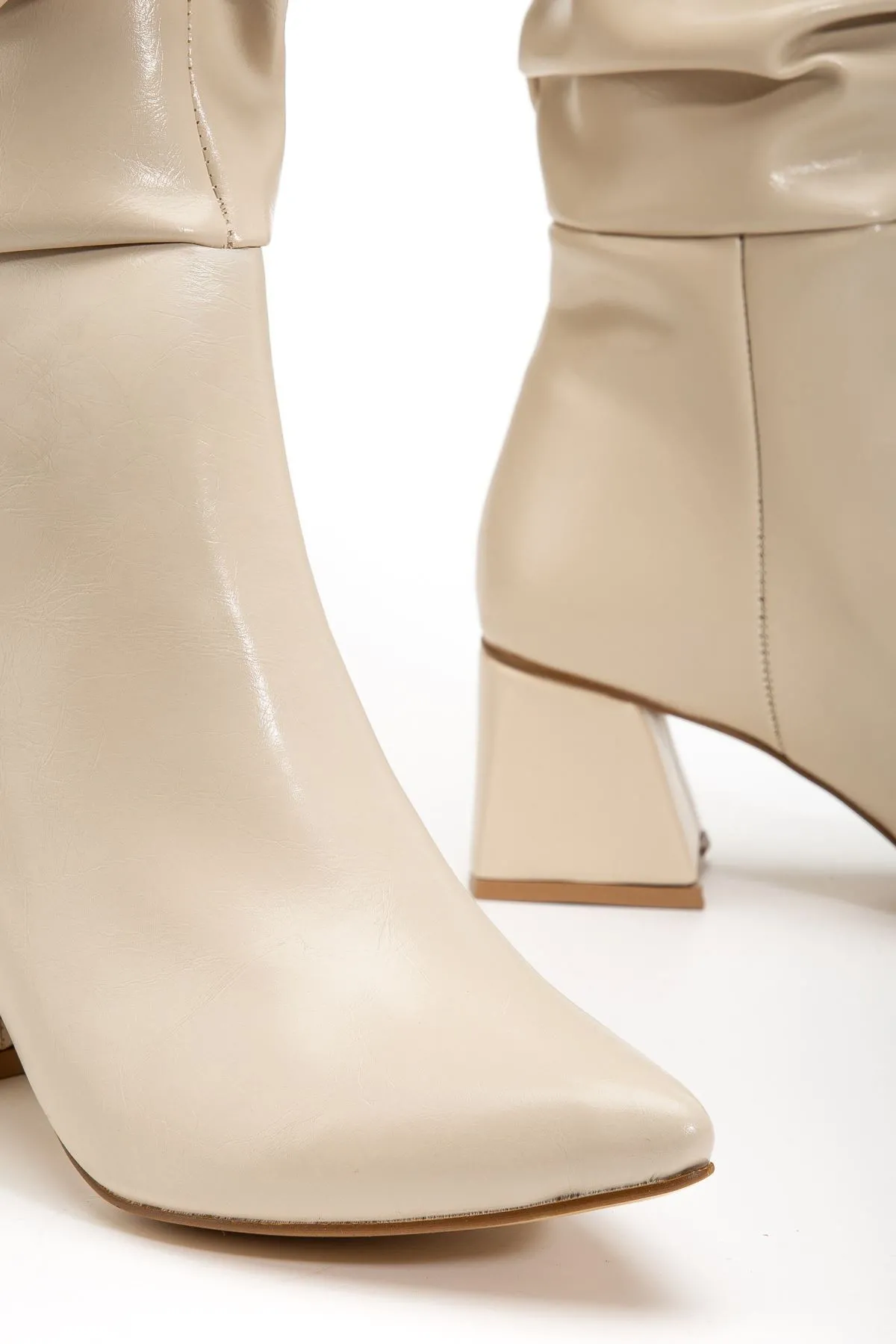 Syt-2002 Bej Kırışık Rugan Körüklü Kalın Topuklu Günlük Bayan Çizme