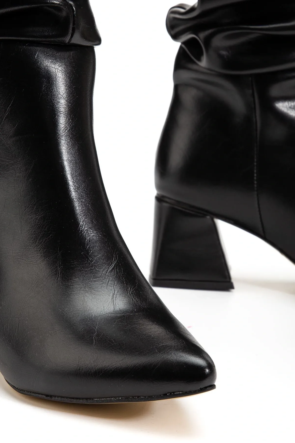 Syt-2002 Siyah Kırışık Rugan Körüklü Kalın Topuklu Günlük Bayan Çizme