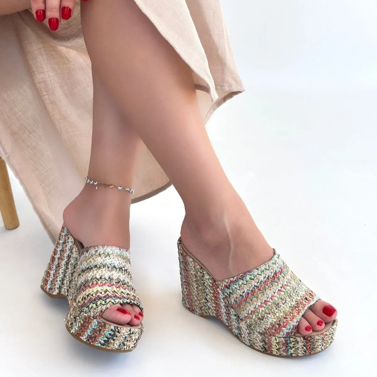 Tlay Kilim Desenli Dolgu Topuk Terlik