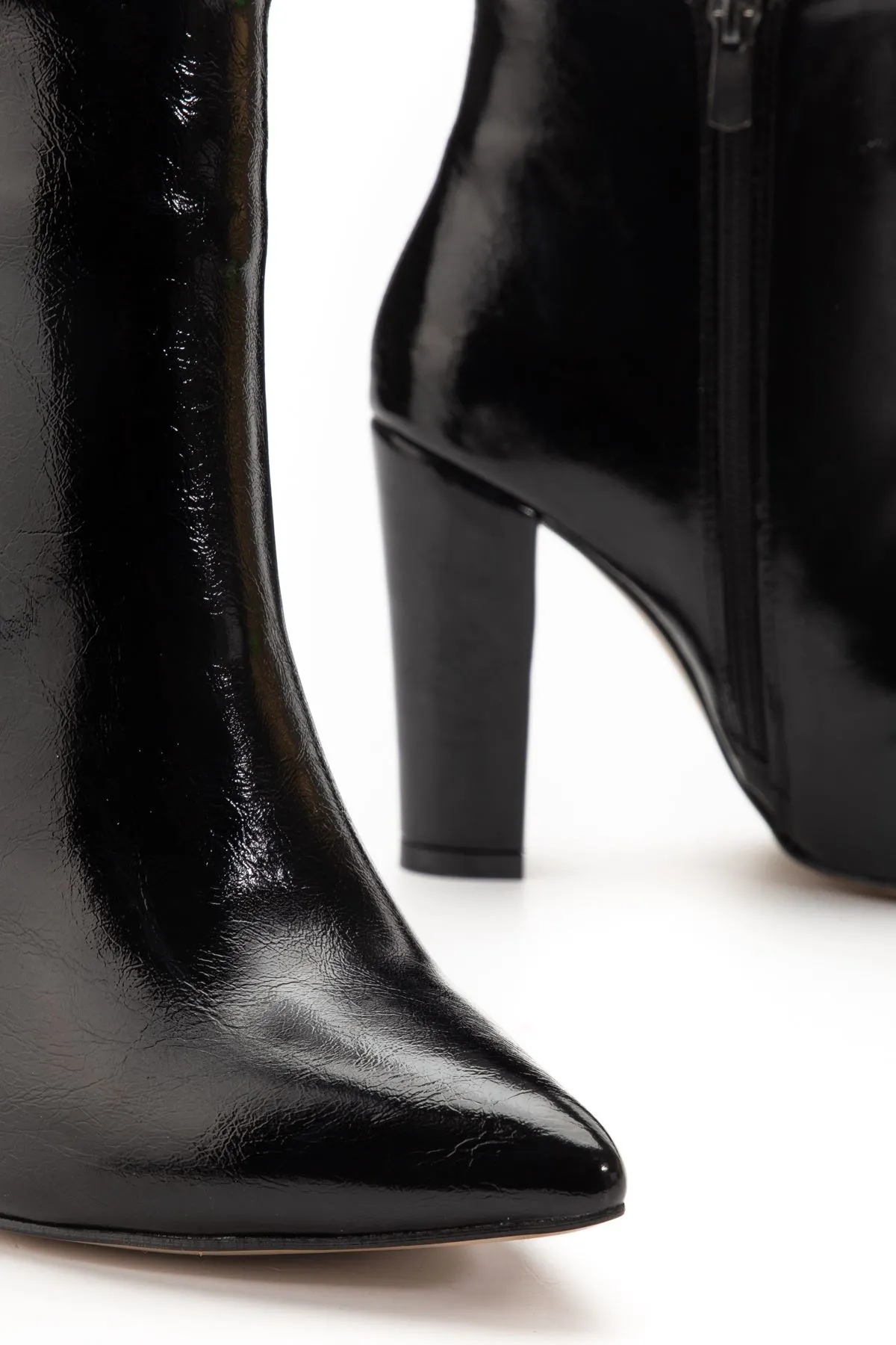 Vrt-4801  Siyah Kırışık Rugan Yüksek Kalın Topuklu Fermuarlı Kadın Bot