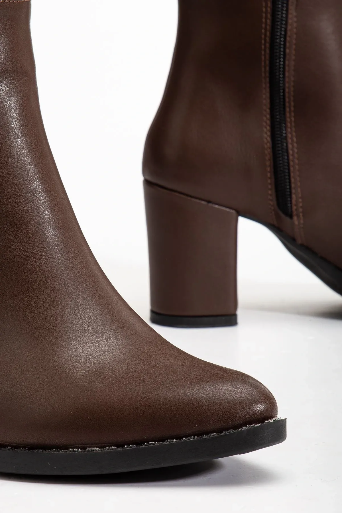 Ysn-4422 Kahve Topuklu Kadın Çizme