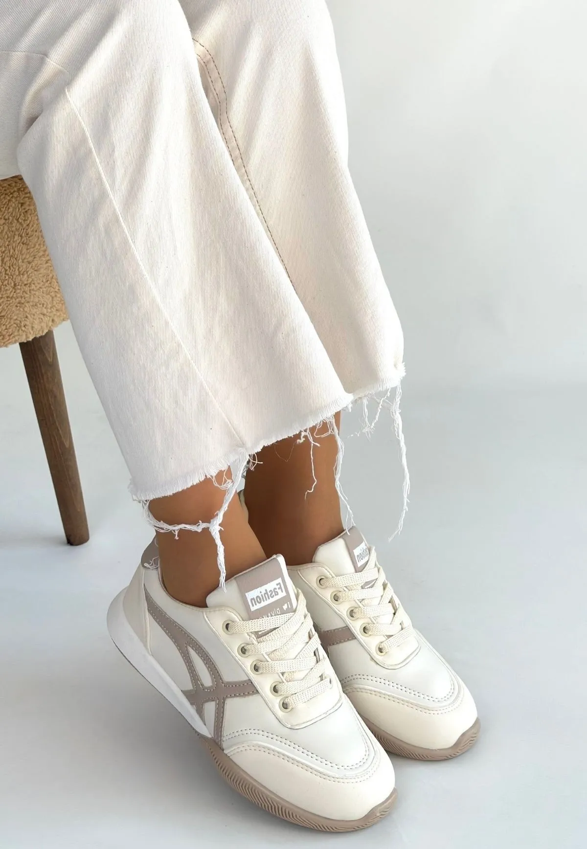 Zlay Bej Cilt Vizon Detaylı Bağcıklı Spor Ayakkabı