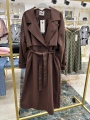 Acı Kahve Kuşaklı Trençkot: Klasik Yaka Tesettür Dış Giyim