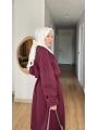 Bordo Kuşaklı Trençkot: Klasik Yaka Tesettür Dış Giyim