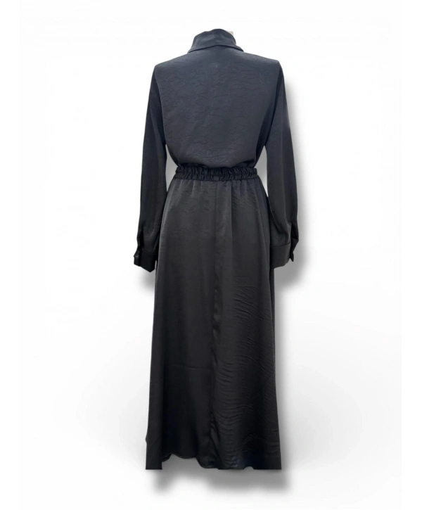 Siyah Saten Gömlekli Takım Modelimiz