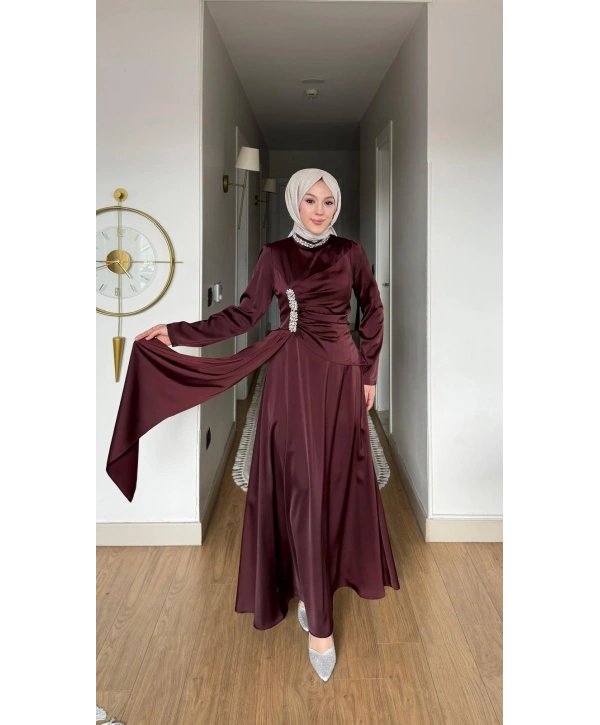 Yeni Sezon Mürdüm Saten Kumaş Taşlı Abiye Modelimiz
