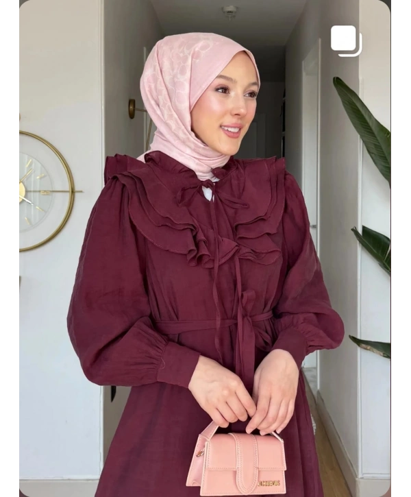 Mürdüm Modal Kumaş Yaka Göğüs Ve Eteği Fırfırlı Elbise Modelimiz