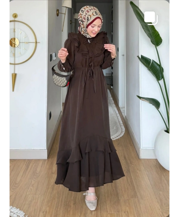 Acı Kahve Modal Kumaş Yaka Göğüs Ve Eteği Fırfırlı Elbise Modelimiz