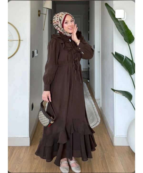 Acı Kahve Modal Kumaş Yaka Göğüs Ve Eteği Fırfırlı Elbise Modelimiz