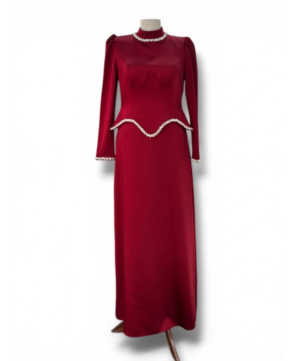Kırmızı Saten Kumaş Taşlı Abiye Modelimiz