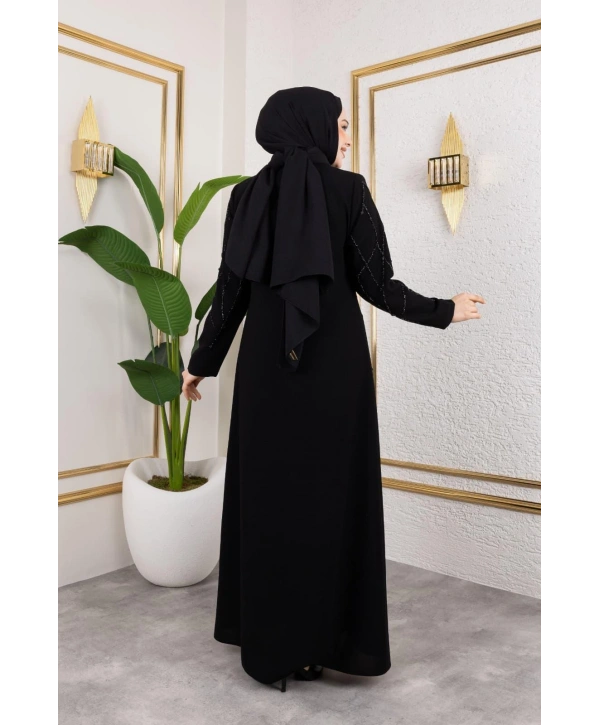 Siyah Petek Krep Kumaş Taş Detaylı Fermuarlı Ferace Modelimiz