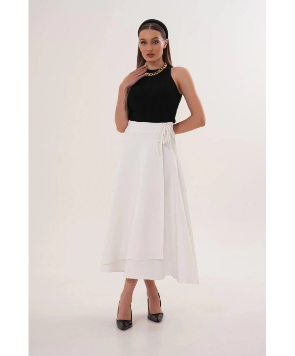 Beyaz Yandan Bağlama Detaylı Etek Modelimiz