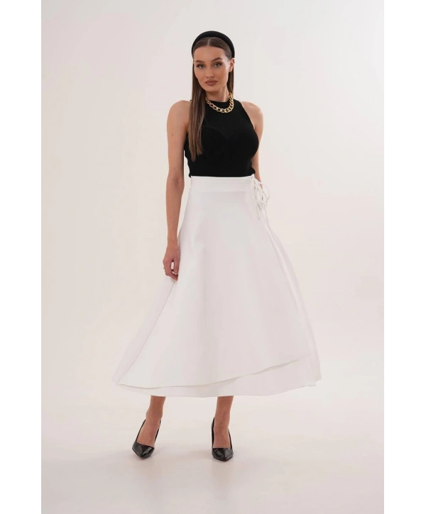 Beyaz Yandan Bağlama Detaylı Etek Modelimiz