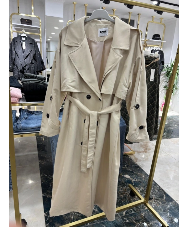 Krem Kuşaklı Trençkot: Klasik Yaka Tesettür Dış Giyim