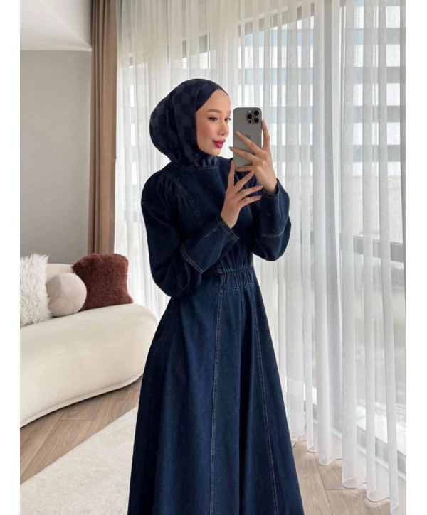 Lacivert Kaliteli Kumaşlı Ve Sade Duruşlu Modelimiz