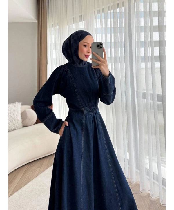 Lacivert Kaliteli Kumaşlı Ve Sade Duruşlu Modelimiz