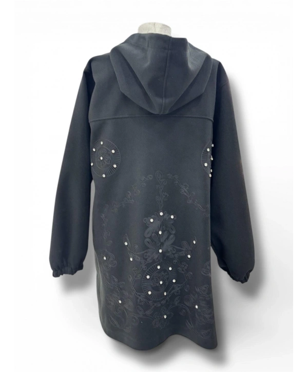 Siyah Kaşe Arka Detayı Nakış Ve Taş Kapşonlu Hırka Modelimiz