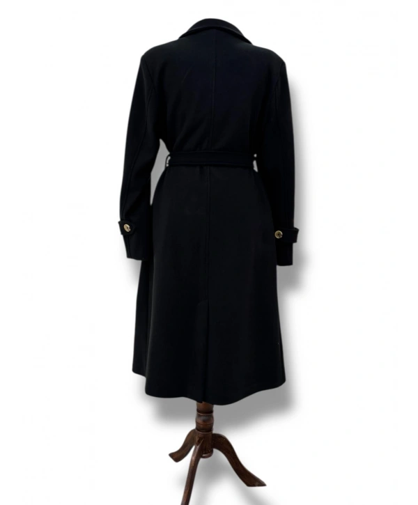 Siyah Renkli Düğme Detaylı Kaban Modelimiz