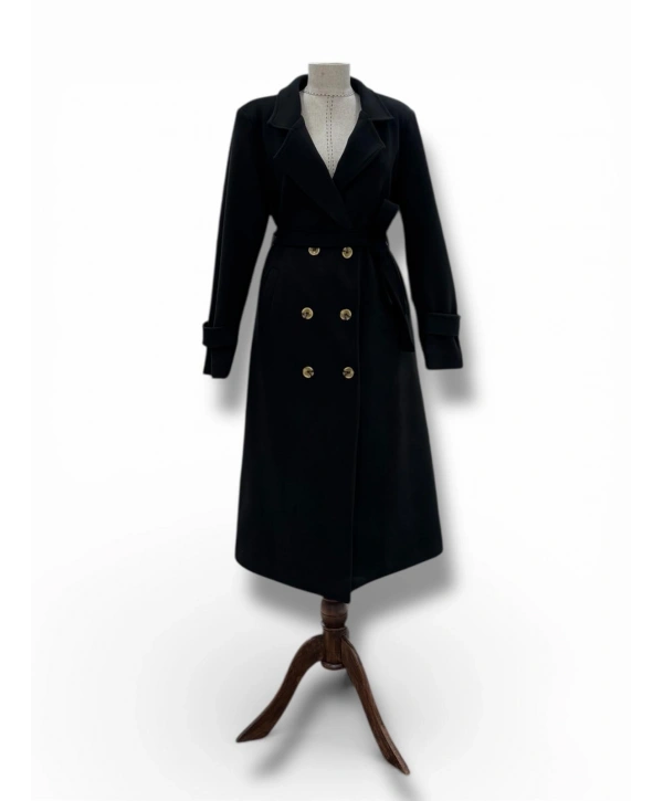 Siyah Renkli Düğme Detaylı Kaban Modelimiz