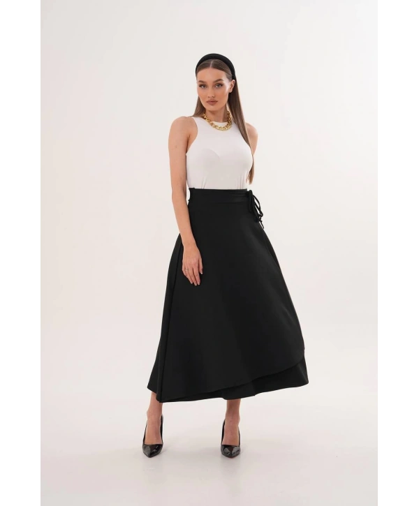 Siyah Yandan Bağlama Detaylı Etek Modelimiz