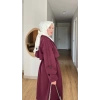 Bordo Kuşaklı Trençkot: Klasik Yaka Tesettür Dış Giyim