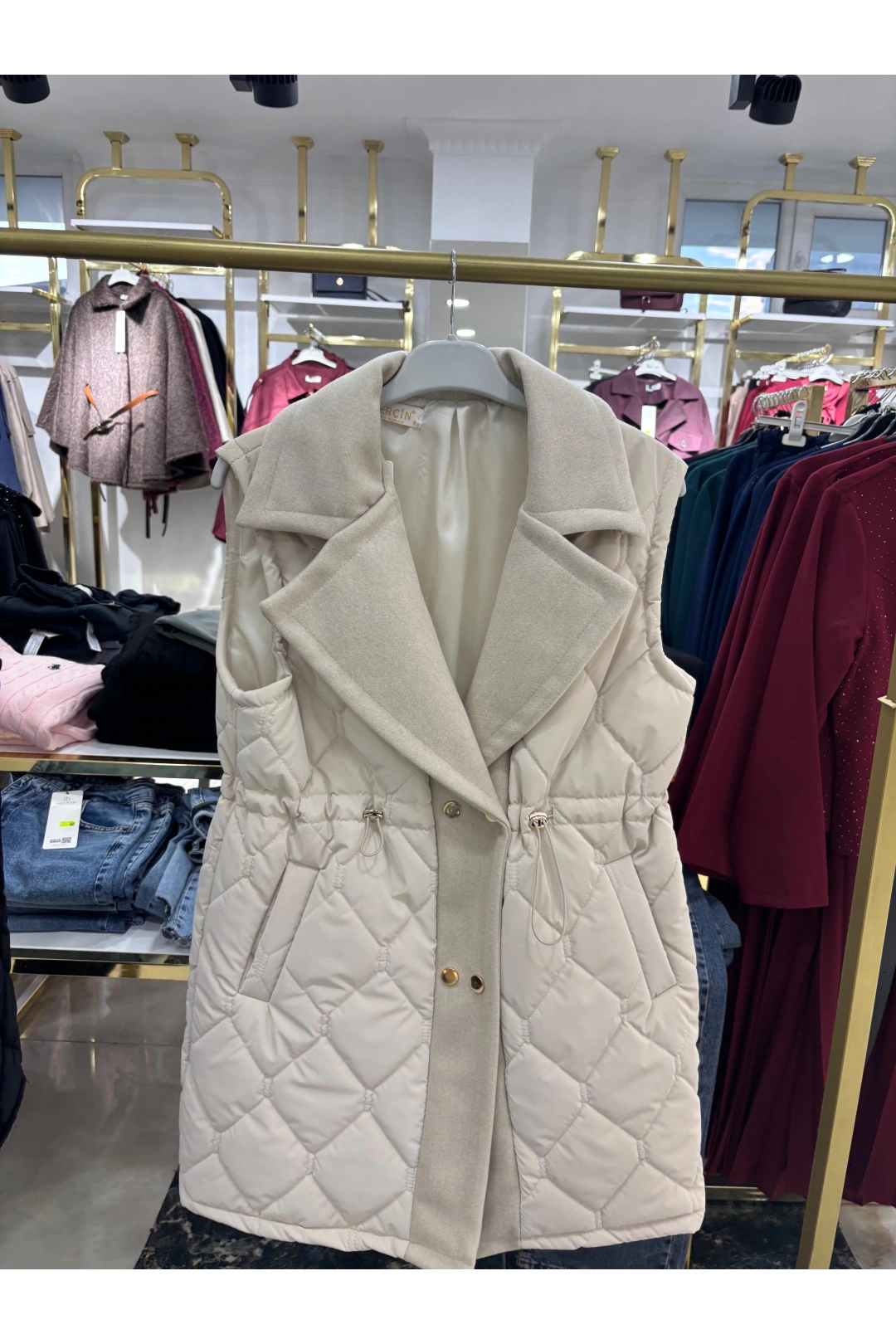 Bej Kaşe Garneli Baklava Desenli Şişme Yelek Modelimiz