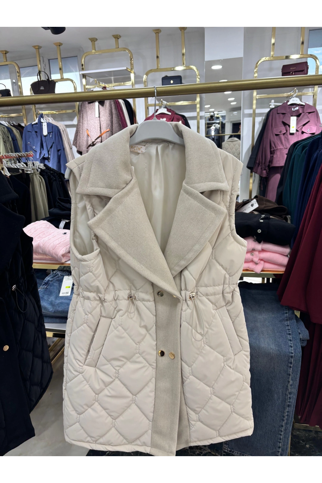 Bej Kaşe Garneli Baklava Desenli Şişme Yelek Modelimiz