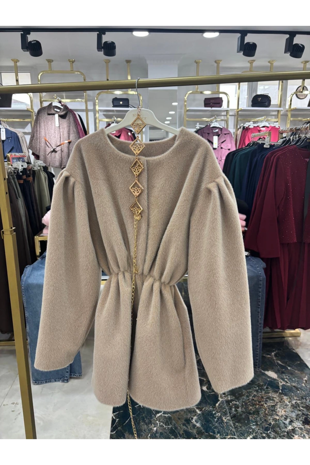 Bej Kemerli Kışlık Modelimiz