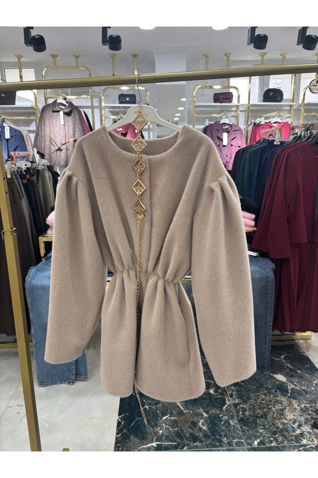 Bej Kemerli Kışlık Modelimiz