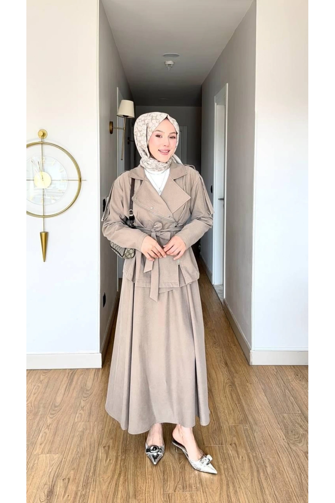 Bej Kuşaklı Tesettür Takım | Şık Ceket ve Uzun Etek İkili Kombin