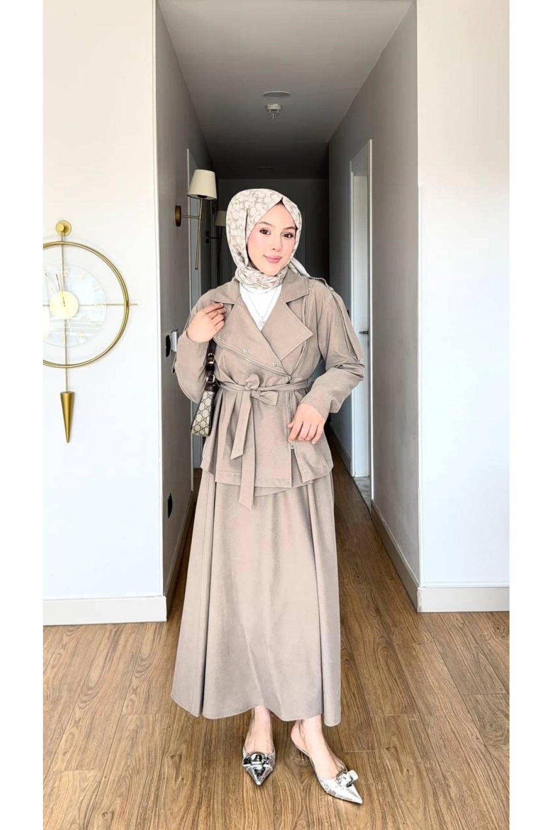 Bej Kuşaklı Tesettür Takım | Şık Ceket ve Uzun Etek İkili Kombin