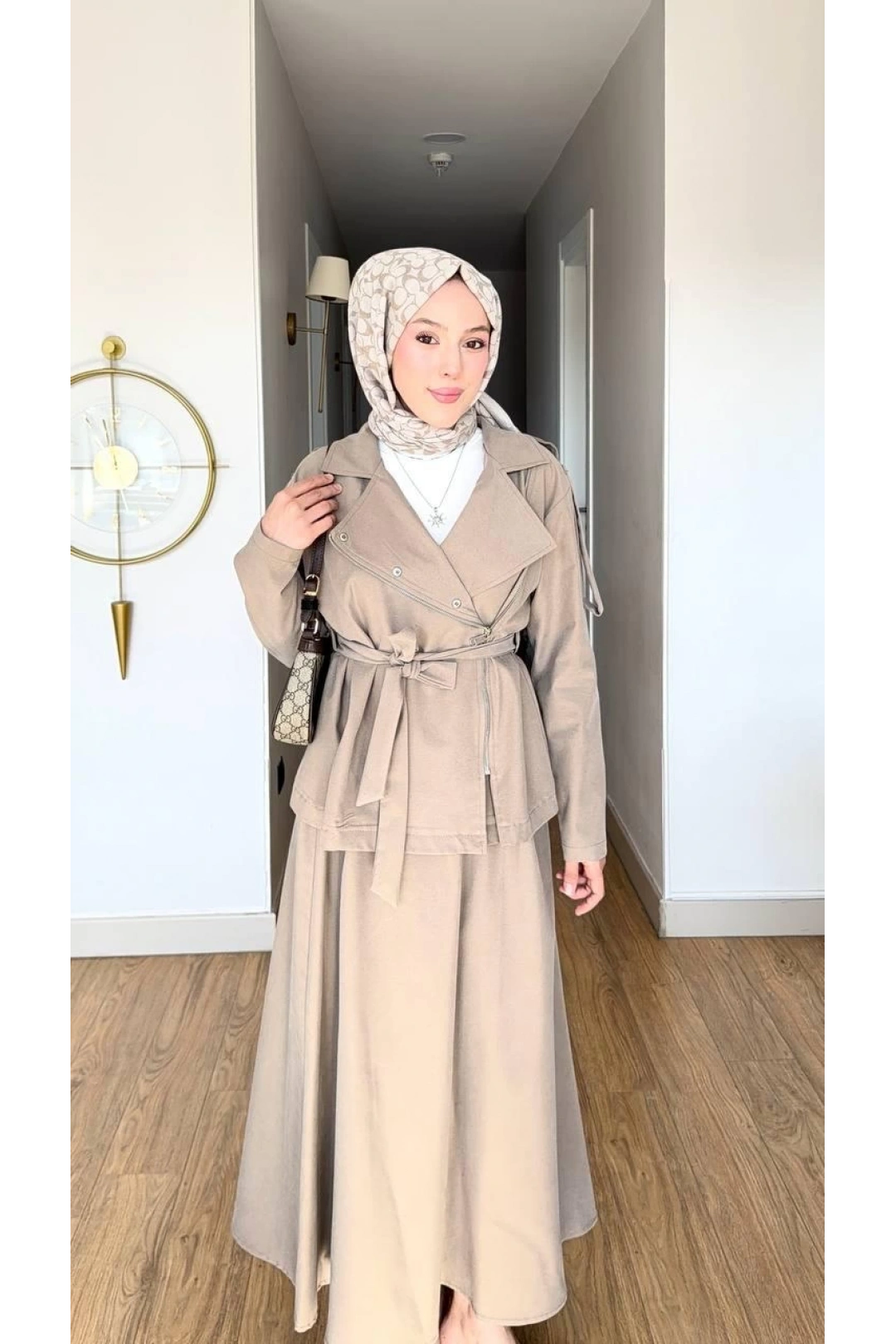 Bej Kuşaklı Tesettür Takım | Şık Ceket ve Uzun Etek İkili Kombin