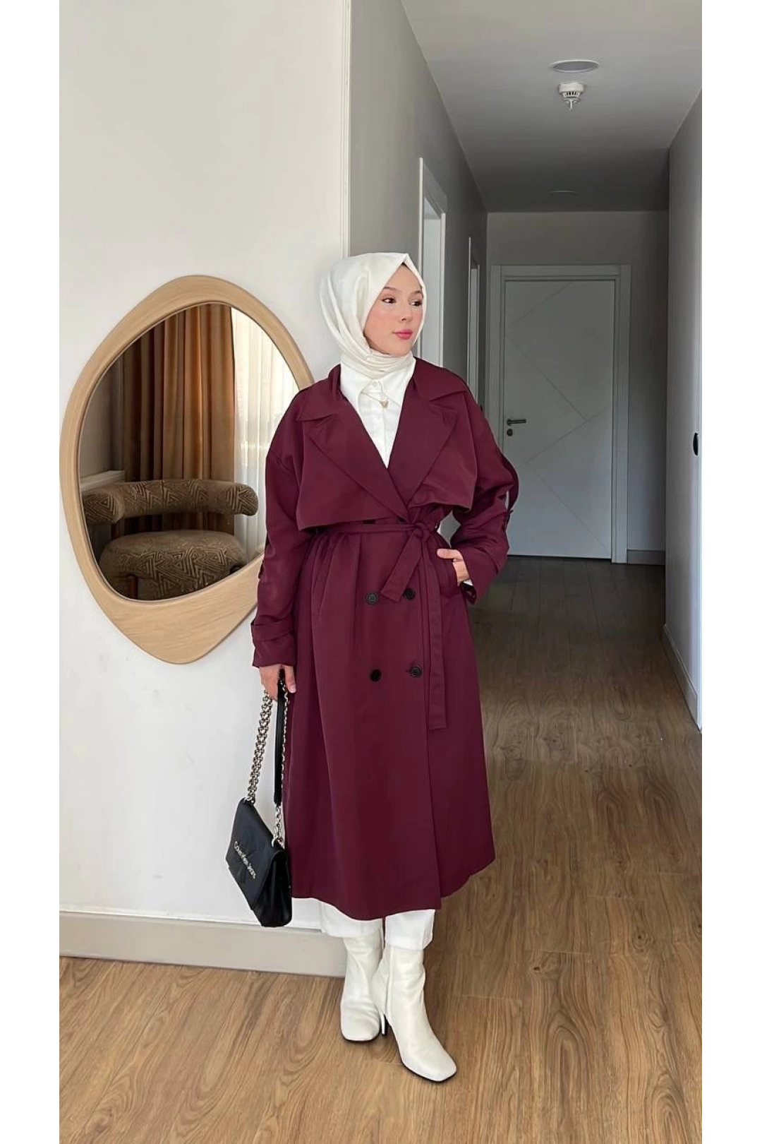 Bordo Kuşaklı Trençkot: Klasik Yaka Tesettür Dış Giyim