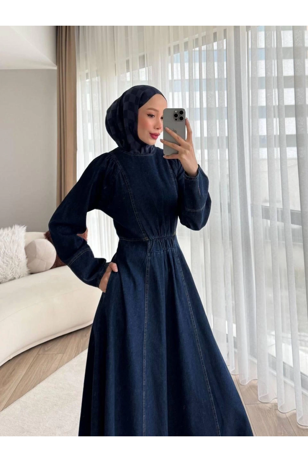 Lacivert Kaliteli Kumaşlı Ve Sade Duruşlu Modelimiz