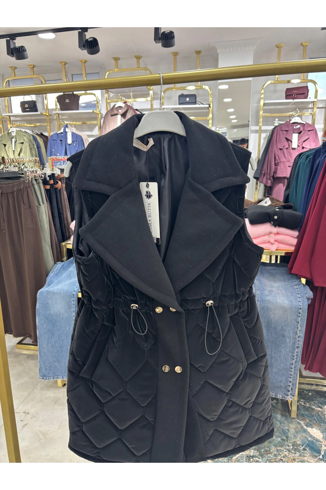 Siyah Kaşe Garneli Baklava Desenli Şişme Yelek Modelimiz