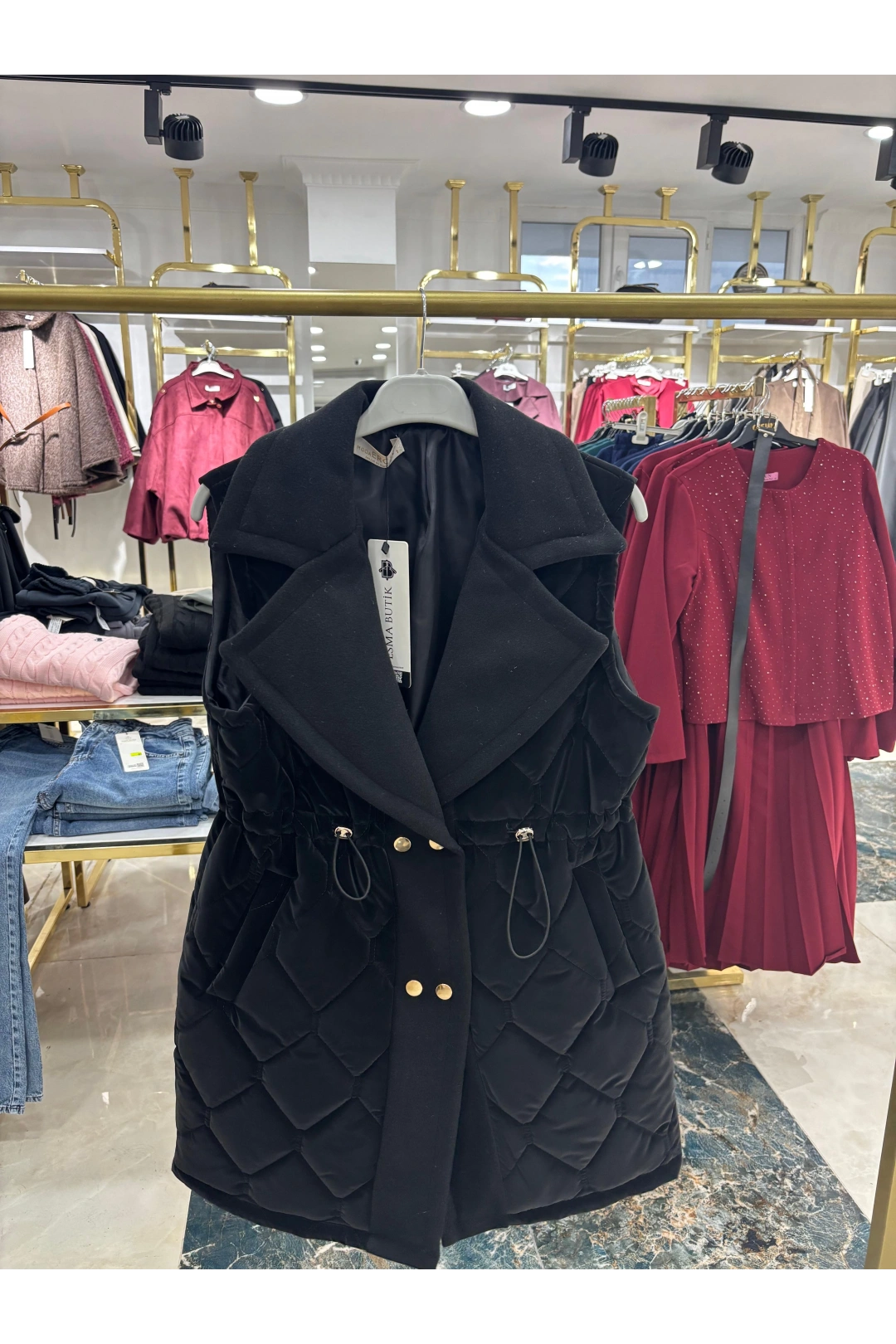 Siyah Kaşe Garneli Baklava Desenli Şişme Yelek Modelimiz