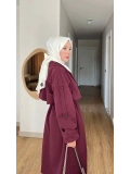 Bordo Kuşaklı Trençkot: Klasik Yaka Tesettür Dış Giyim