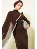 Kahve Rengi Double Kumaş Sağ Omzundan Talı Pelerinli Abiye Modelimiz