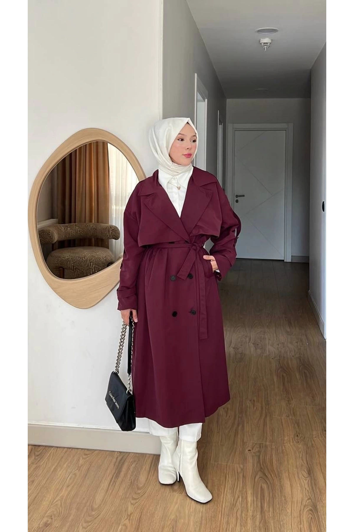 Bordo Kuşaklı Trençkot: Klasik Yaka Tesettür Dış Giyim