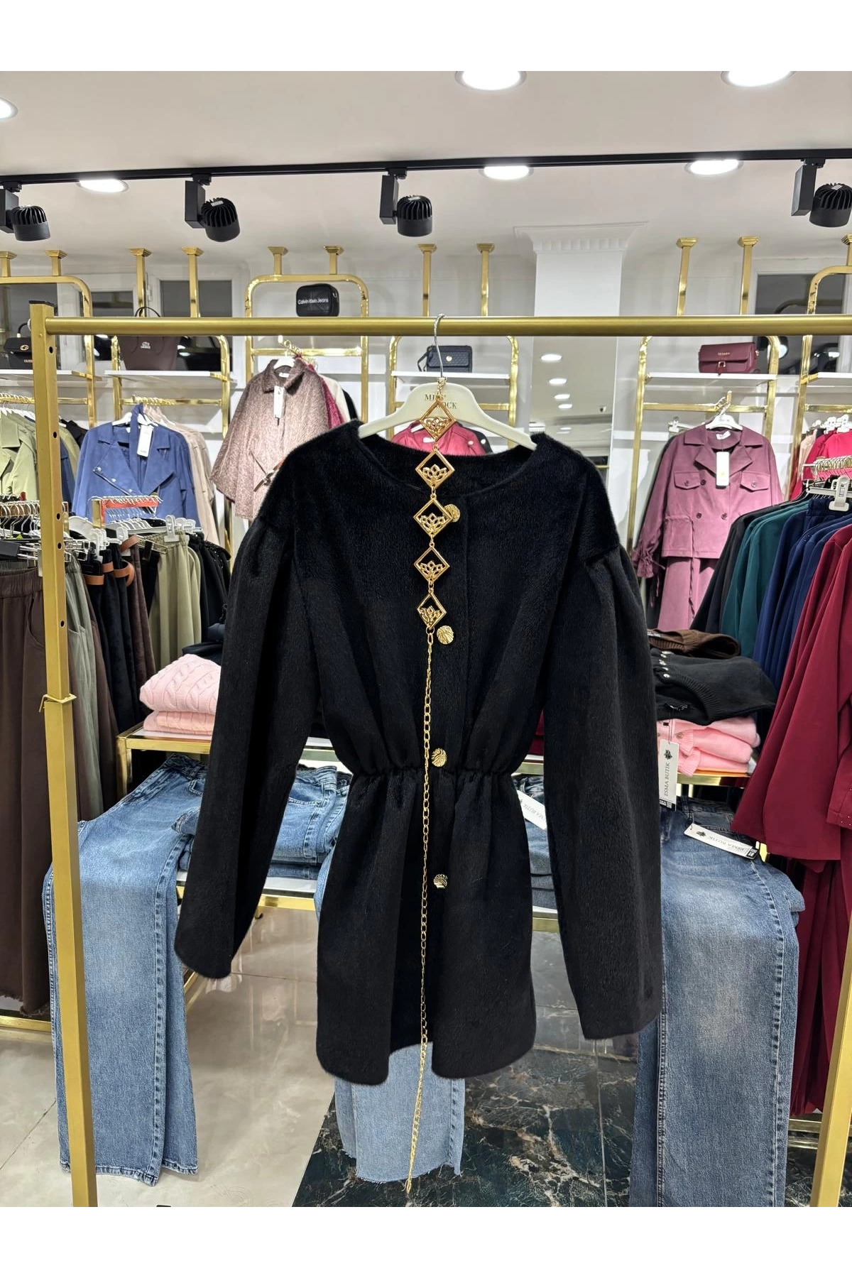 Siyah Kemerli Kışlık Modelimiz