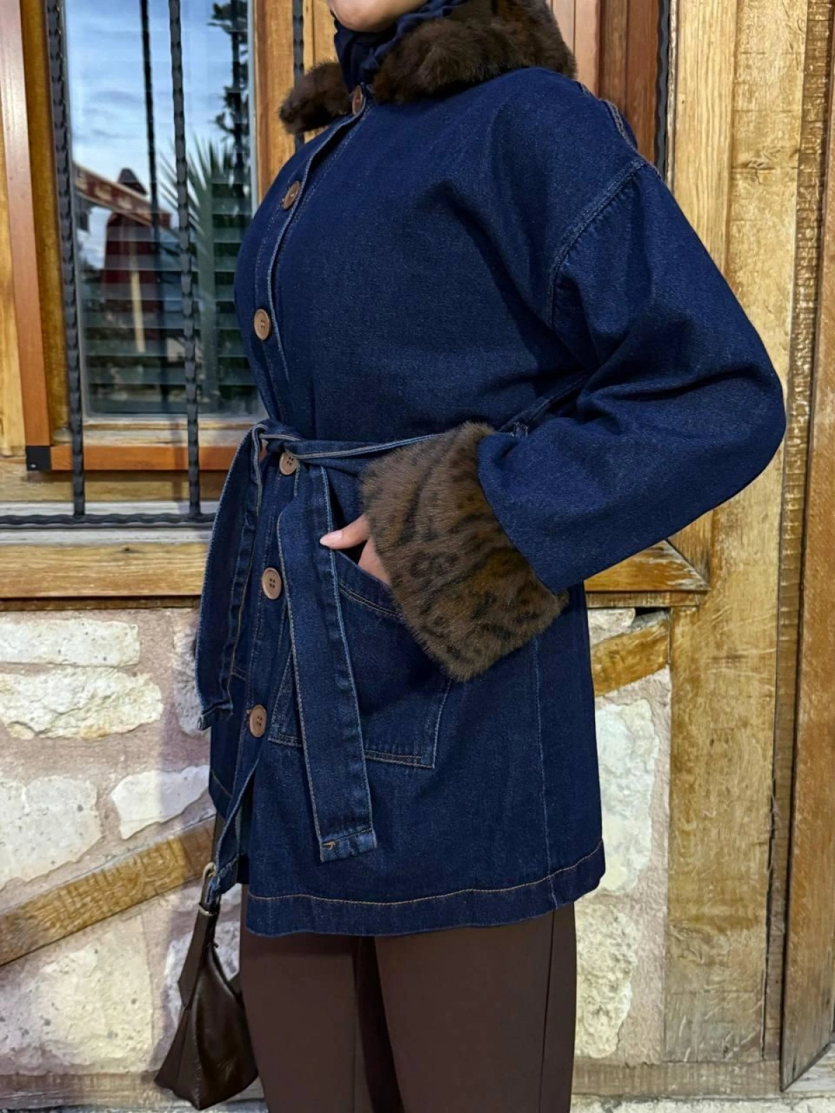 Leopar Detaylı Kot Ceket Modelimiz