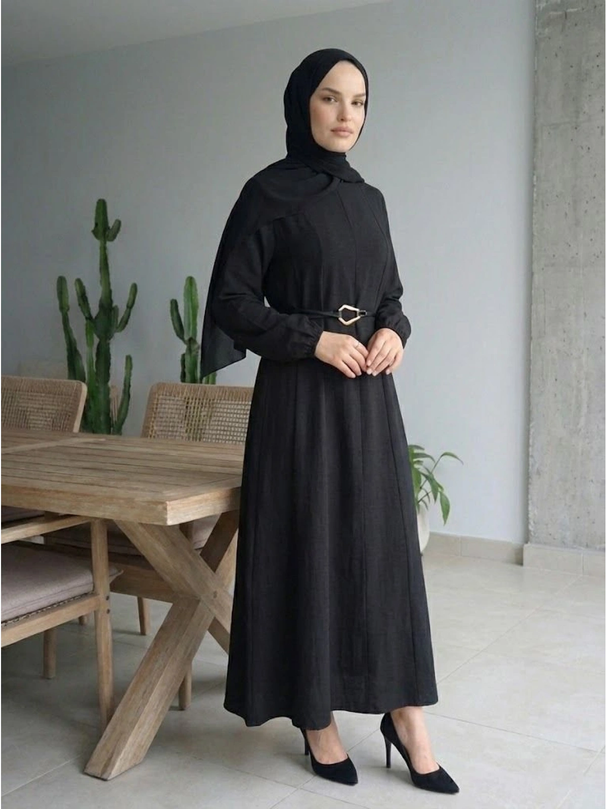 Siyah Modal Kumaş Kemerli Elbise Modelimiz