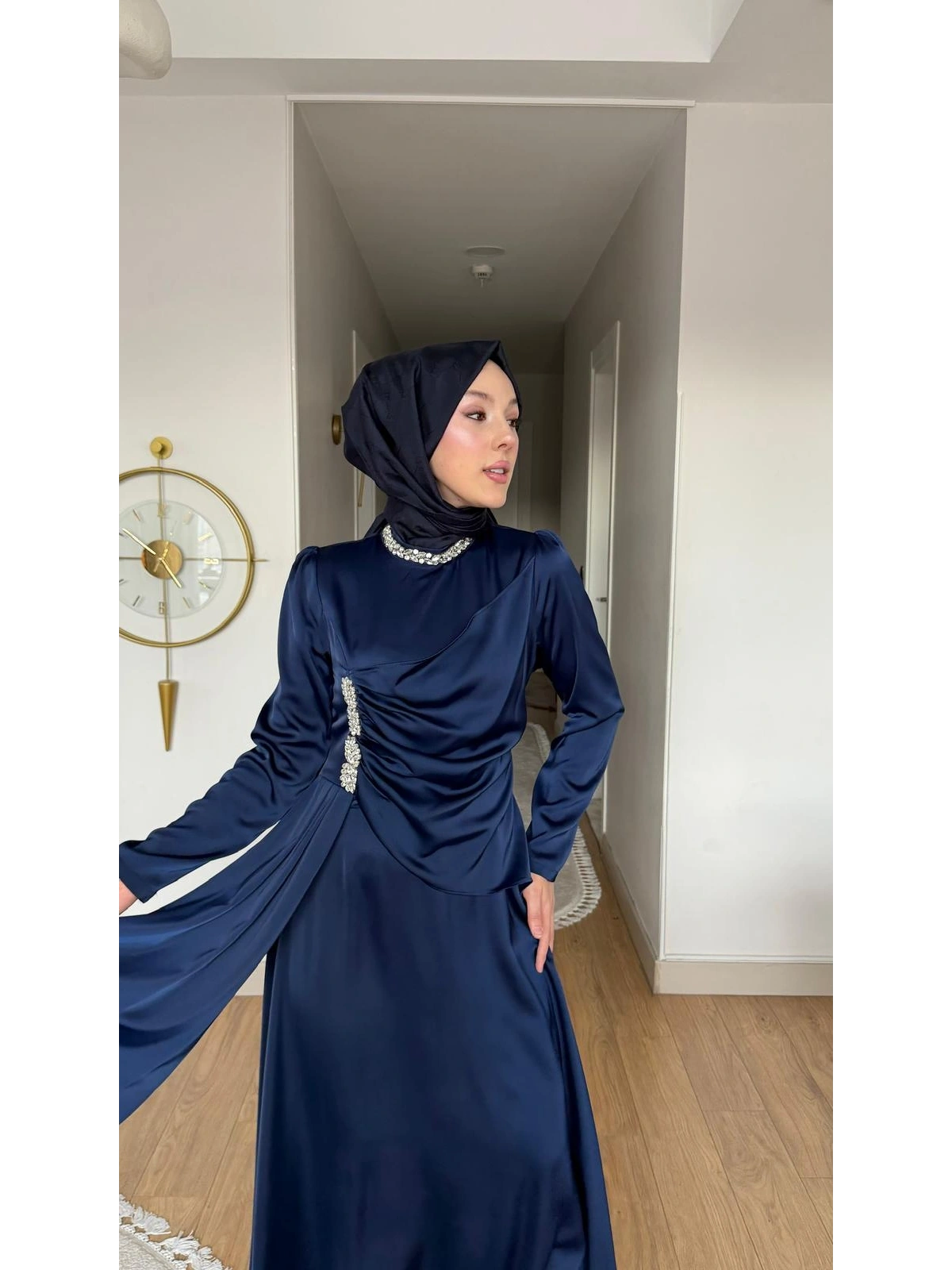 Yeni Sezon Lacivert Saten Kumaş Taşlı Abiye Modelimiz