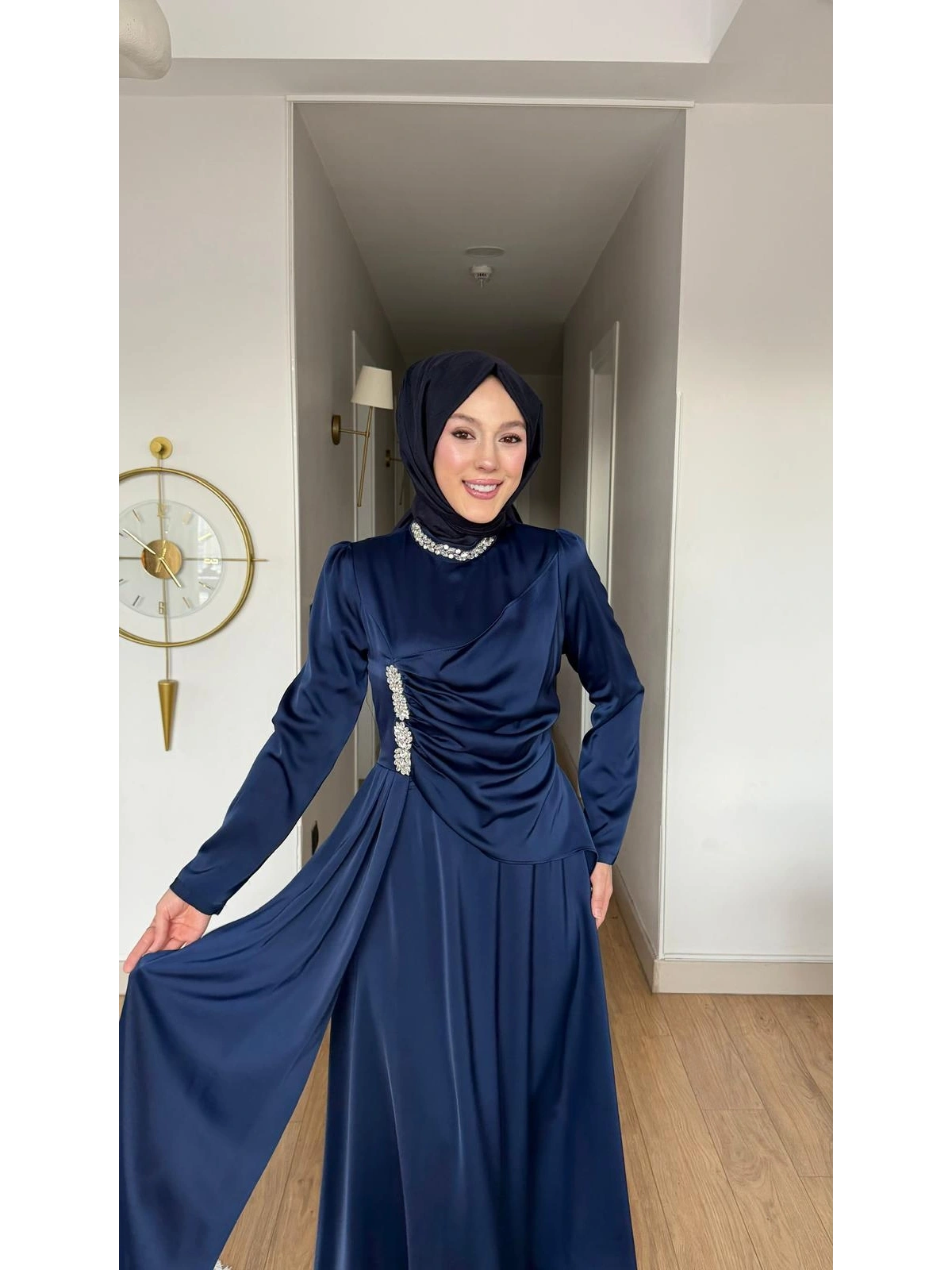 Yeni Sezon Lacivert Saten Kumaş Taşlı Abiye Modelimiz