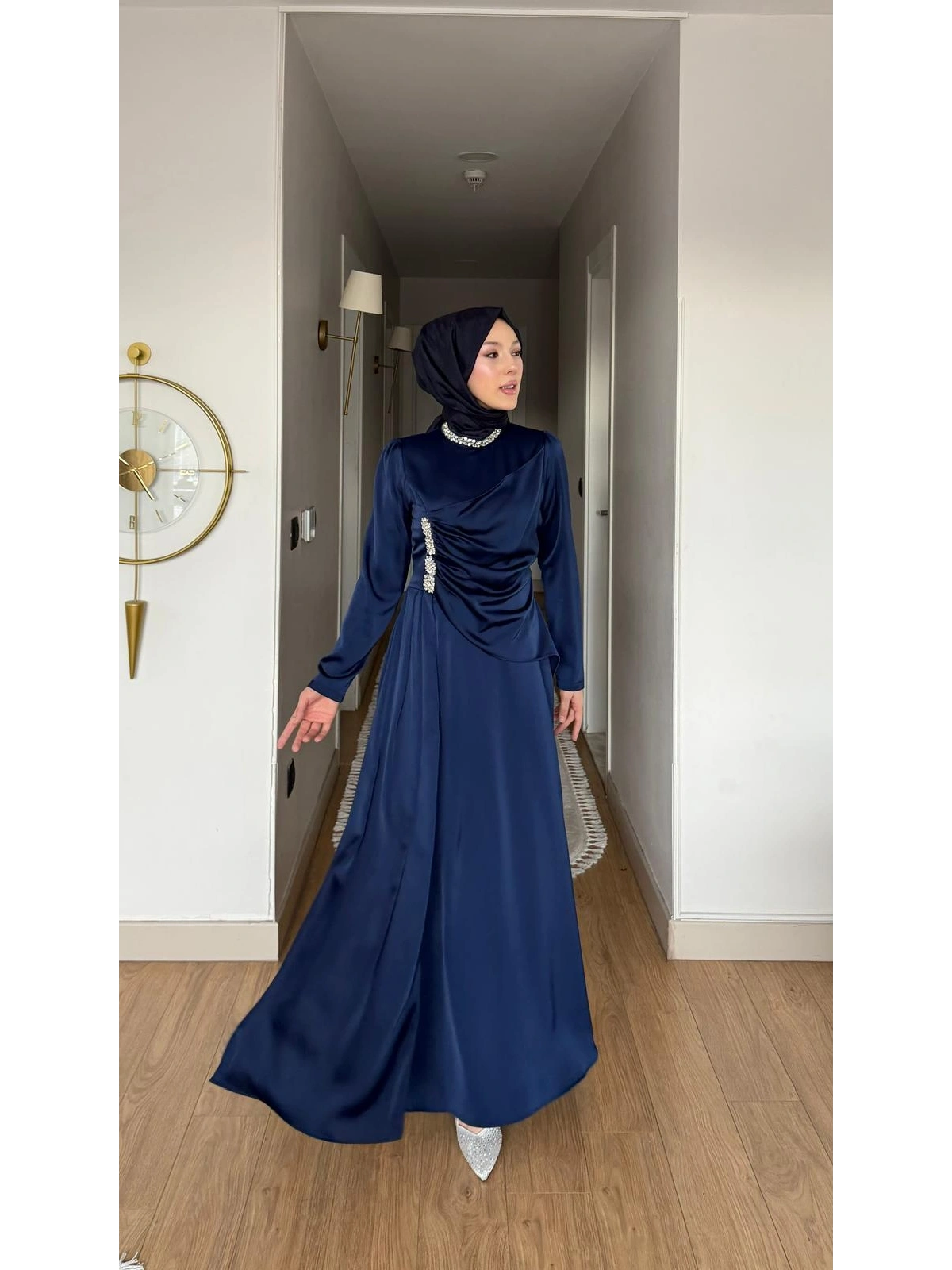 Yeni Sezon Lacivert Saten Kumaş Taşlı Abiye Modelimiz