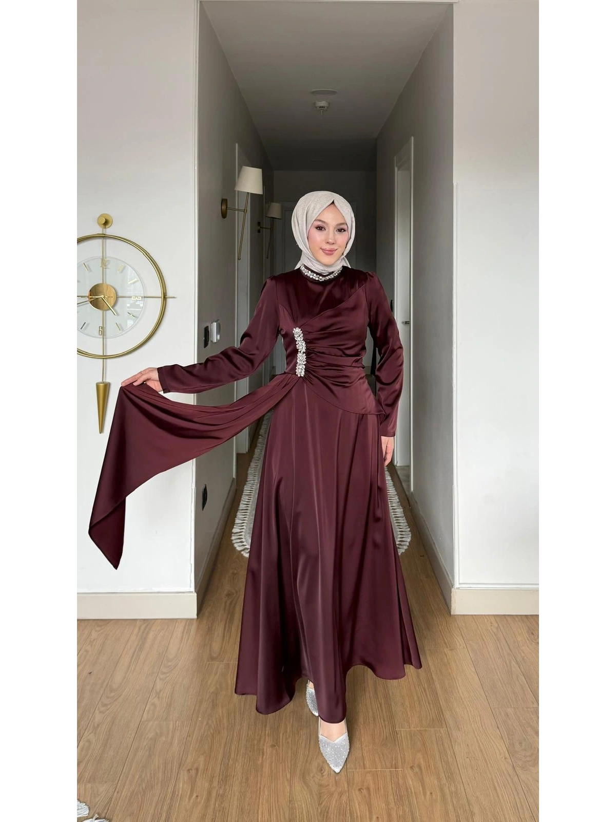 Yeni Sezon Mürdüm Saten Kumaş Taşlı Abiye Modelimiz