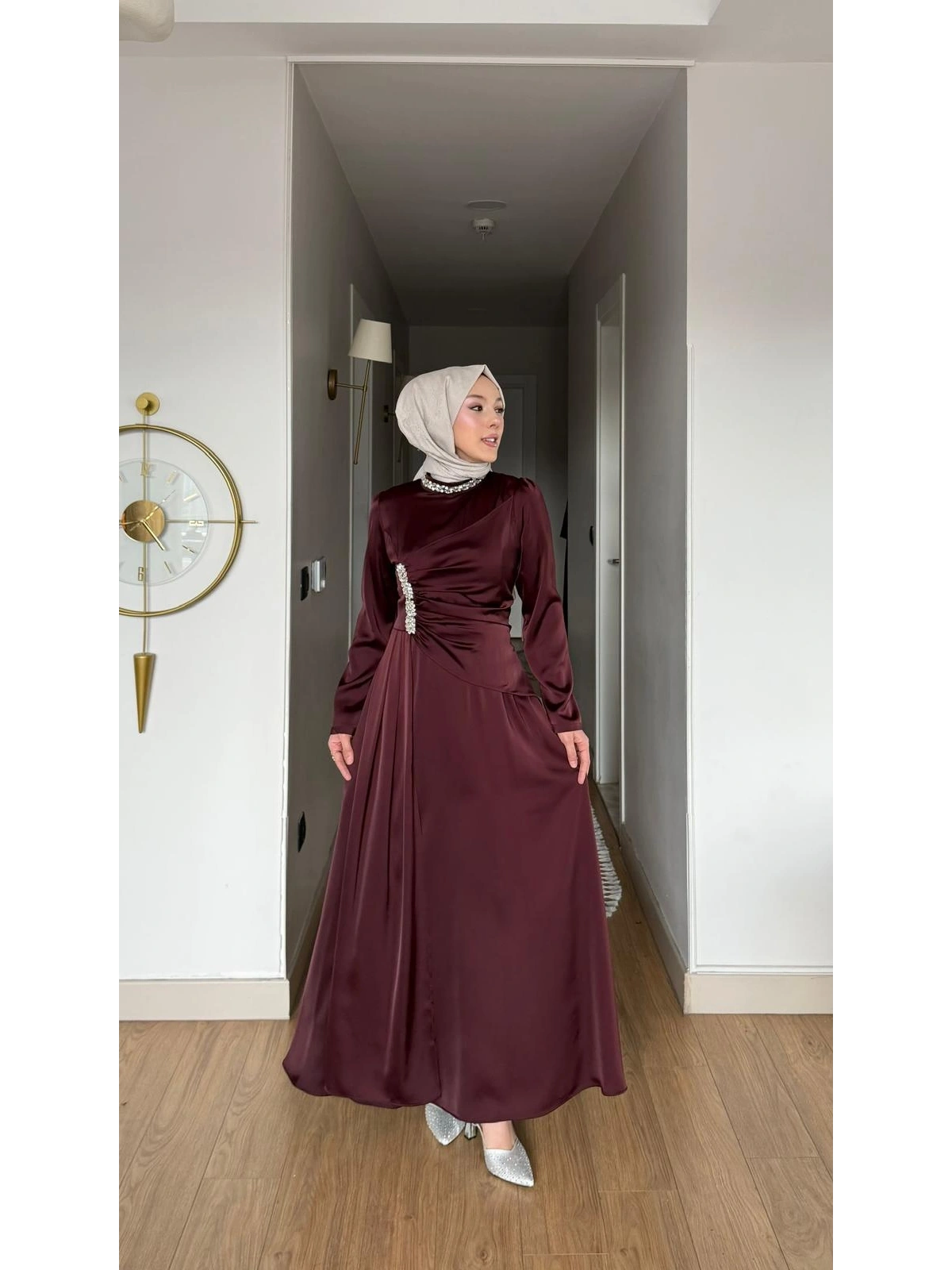 Yeni Sezon Mürdüm Saten Kumaş Taşlı Abiye Modelimiz