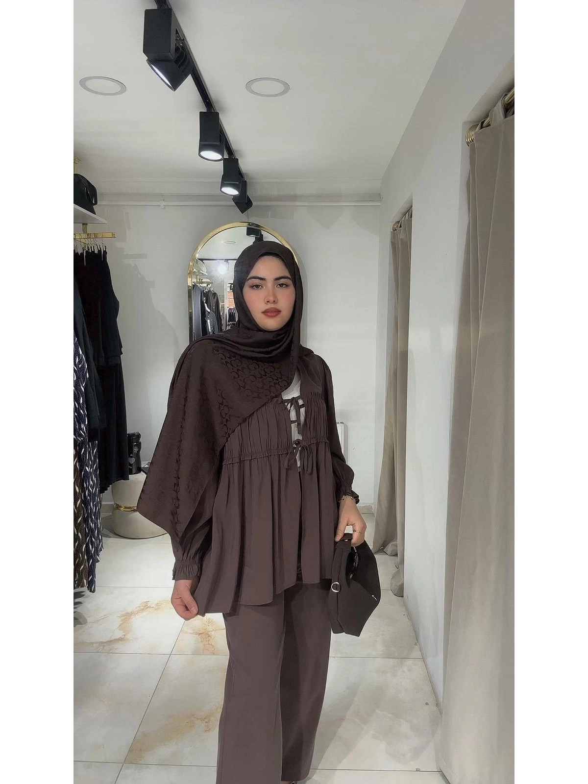 Kahve Rengi Modal Kumaş Pantolonlu Takım Modelimiz
