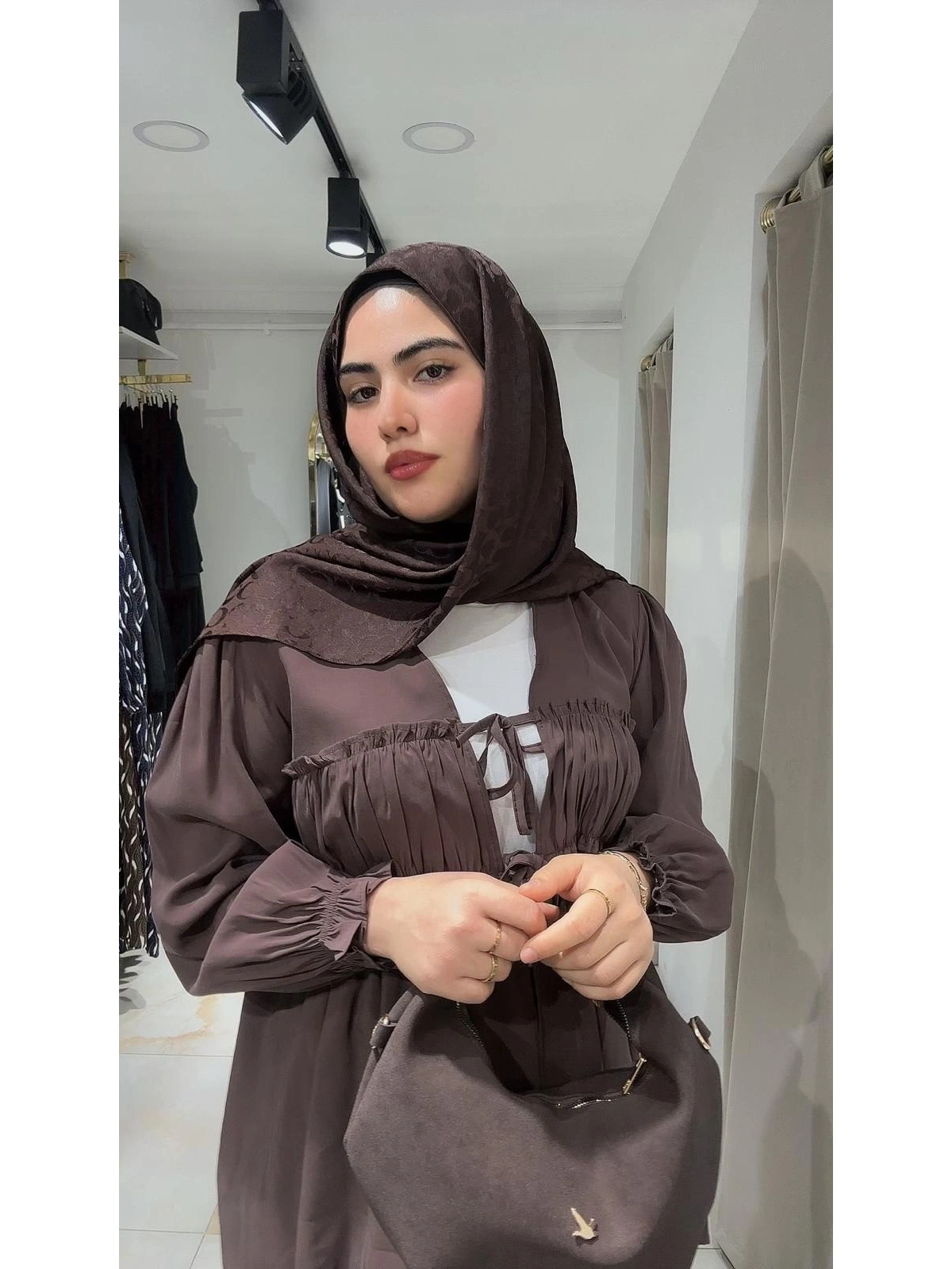 Kahve Rengi Modal Kumaş Pantolonlu Takım Modelimiz