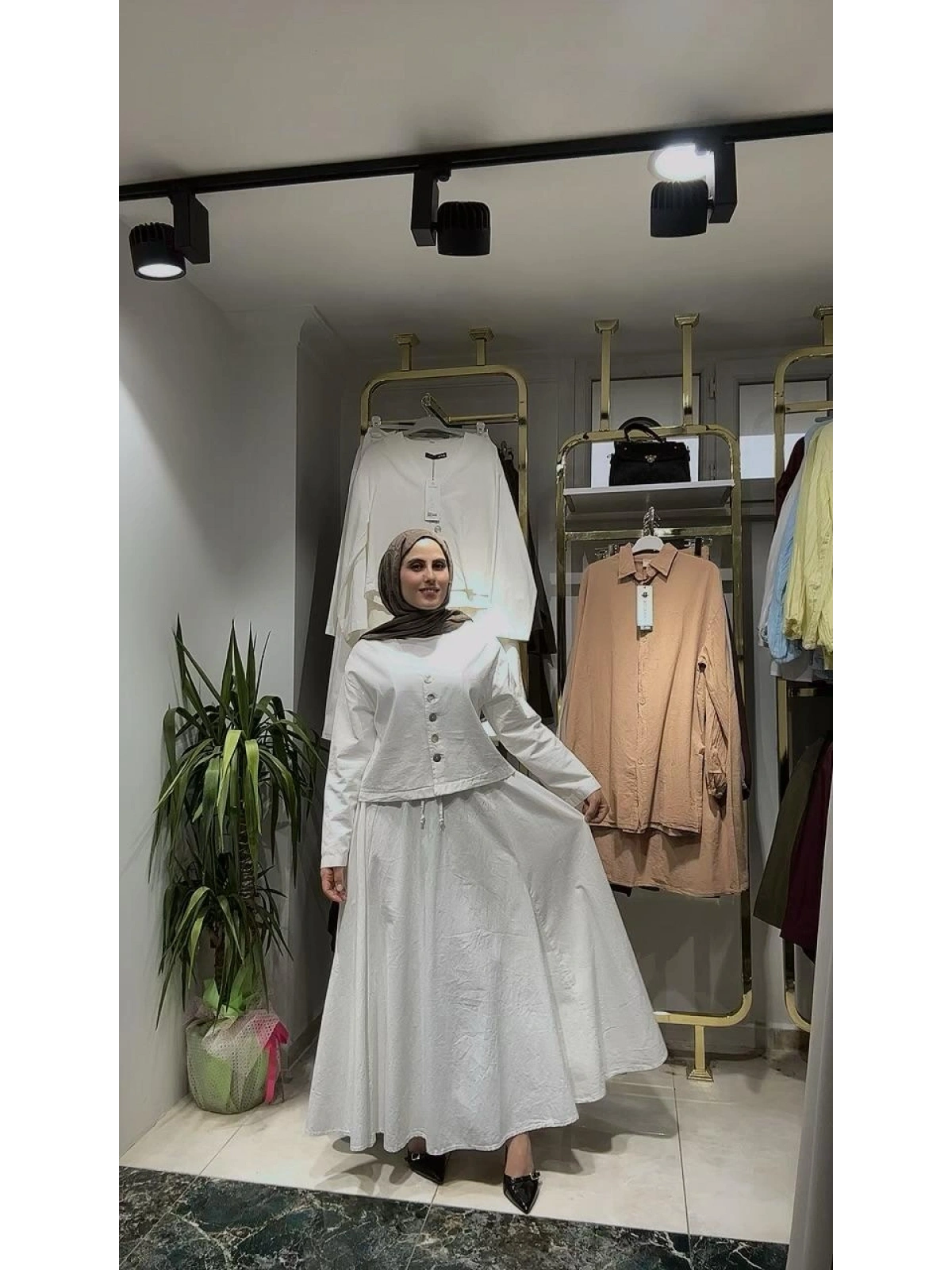Beyaz Yazlık Keten Kumaş Elbise Modelimiz